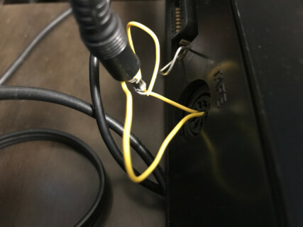 Wires inserted in the DIN connector