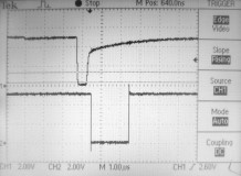 Top trace: Signal from the NES.<br>Bottom trace: Signal from my MCU.